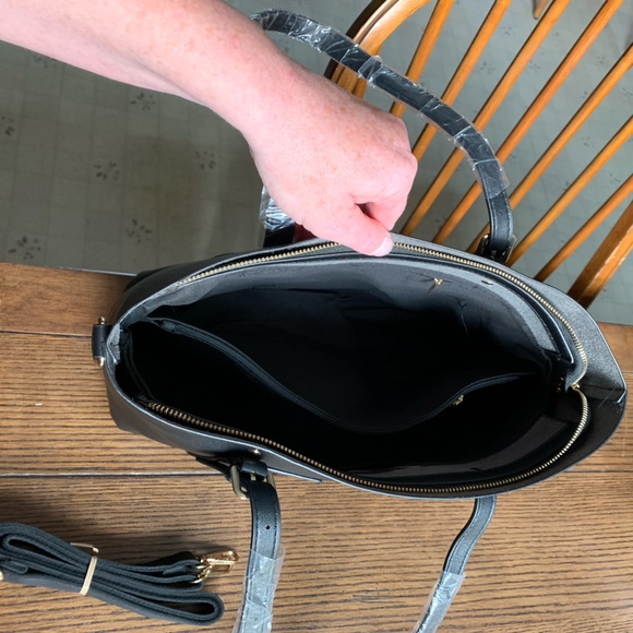 Black medium shoulder bag. - Picture 7 of 12